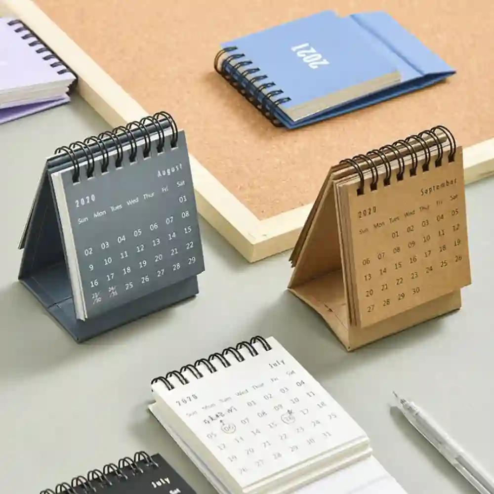 calendario 15x15cm_1 Calendario de escritorio 15x15cm (13 hojas) personalizado con tu logo