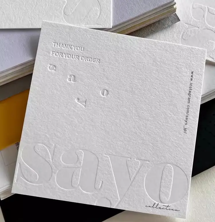 Tarjetas Corporativas con logo repujado en alto relieve3 Tarjetas Corporativas con logo repujado en alto relieve